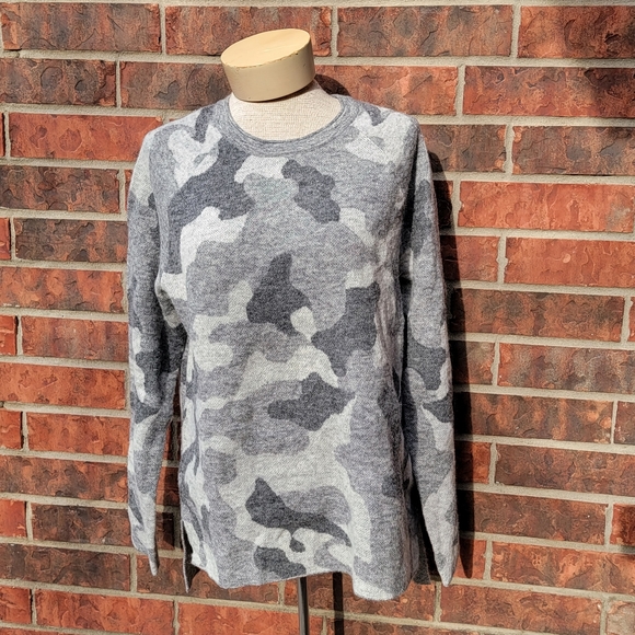 ATHLETA Undercover Camo Pullover Sweater Size M Gray Alpaca Hiking Climbing CYA - Picture 3 of 14